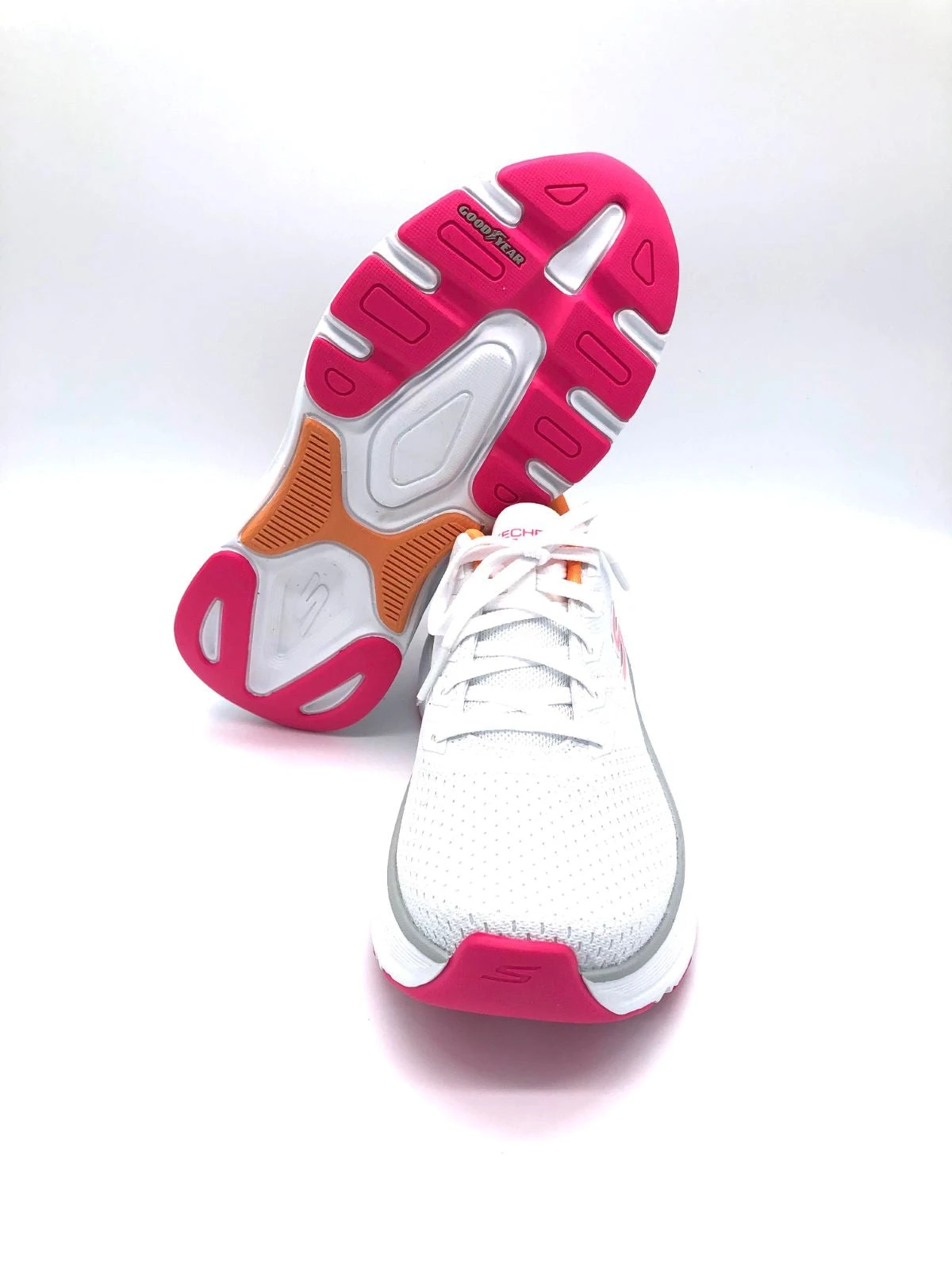 'Skechers' Women's Max Cushioning Arch Fit - White 4 'Skechers' Women's Max Cushioning Arch Fit - White - Image 2